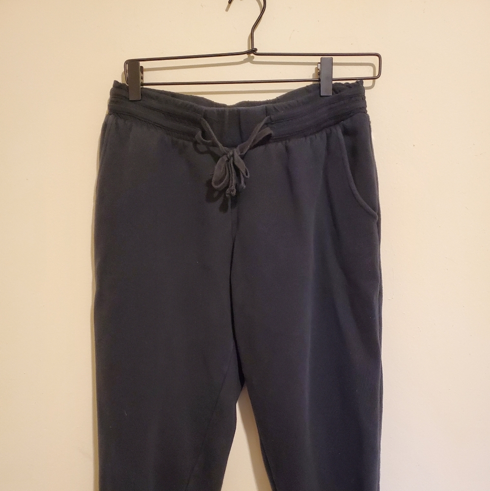 Fabletics capri sweatpants